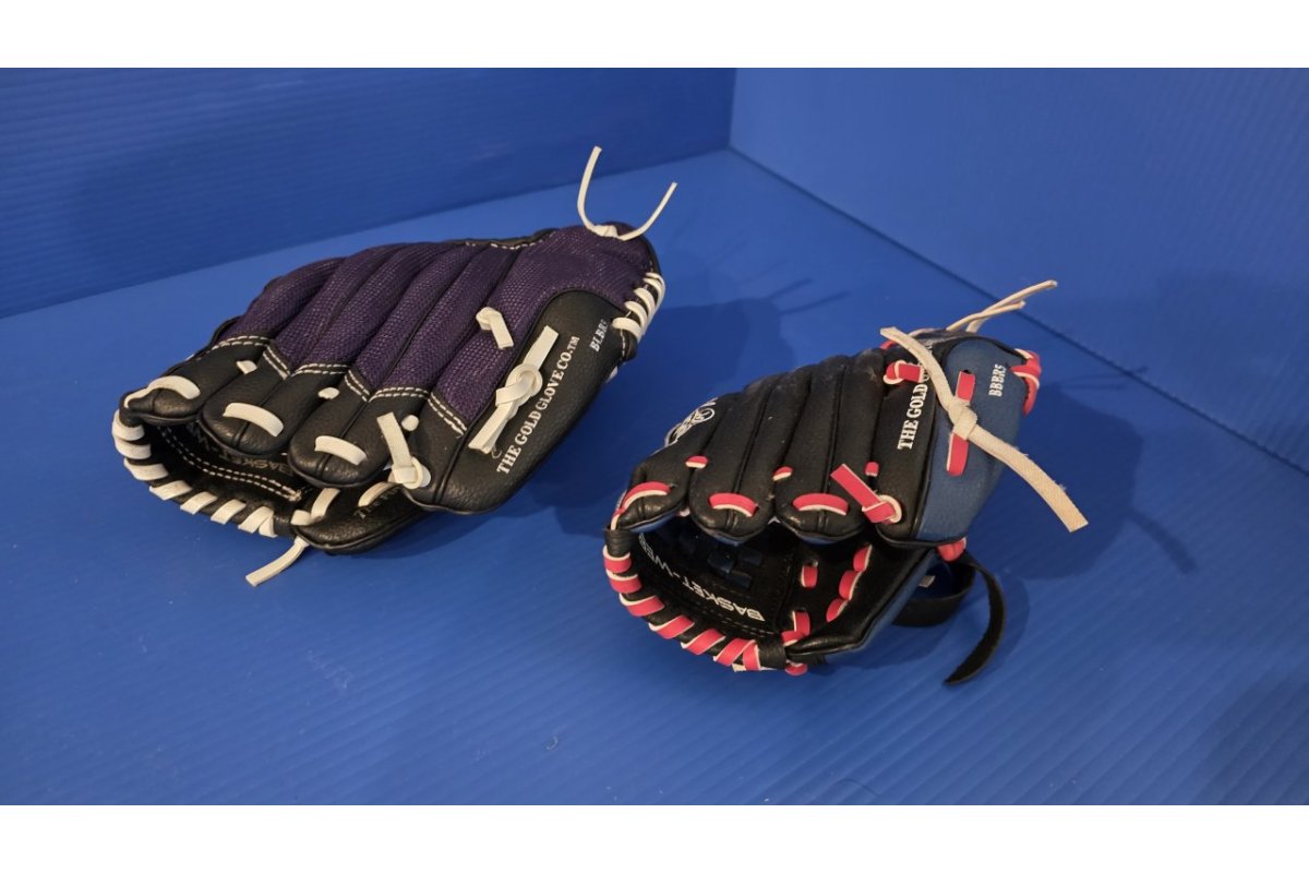Spalding Gloves for 7 year & 12 year olds