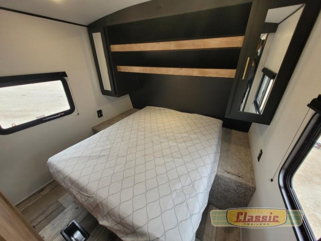 Keystone Springdale travel trailer 293RK